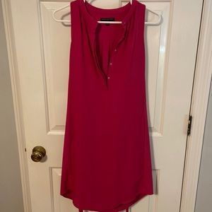 Short, sleeveless, pink, tie at the waist with pockets dress. Brand: BR. Size:4
